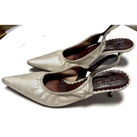 Donald J Pliner 9 Kitten Heel Pointy Heel Strap White Shiny Pearl Beauties - Picture 8 of 10